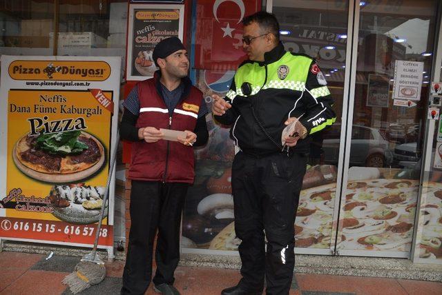 Aliağa’da polis, motosiklet sürücülerini uyardı