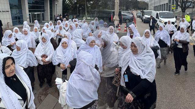 Cumhurbaşkanı Erdoğan çağırmıştı! Zeynep Güneş ve Eskişehirli kadınlar Meclis'e geldi