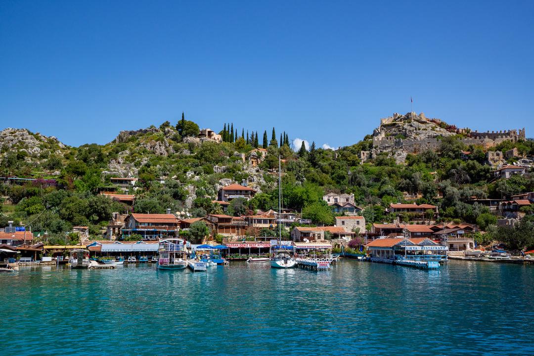 Karada olup, karayolu olmayan tek k&ouml;y! Sadece tekneyle ulaşılabiliyor 2