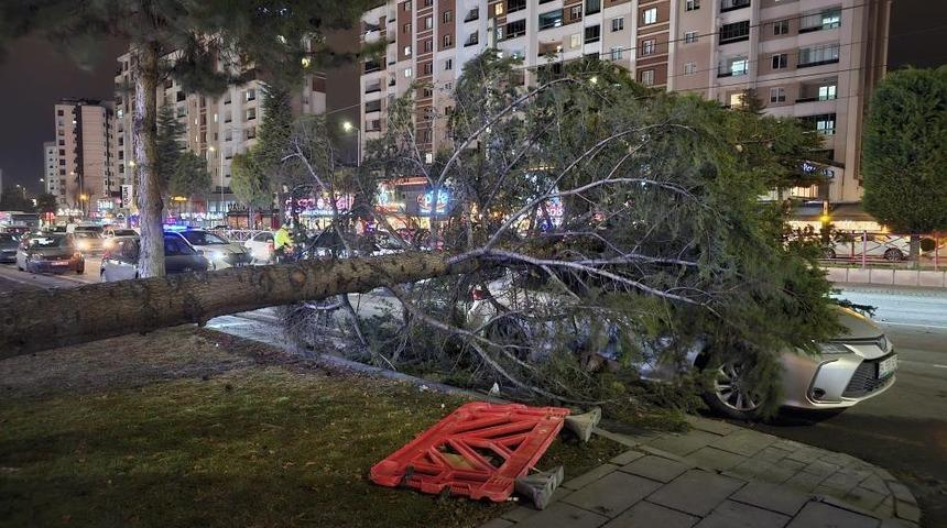 Meteoroloji&rsquo;den &rsquo;kuvvetli r&uuml;zgar&rsquo; ve &rsquo;fırtına&rsquo; uyarısı