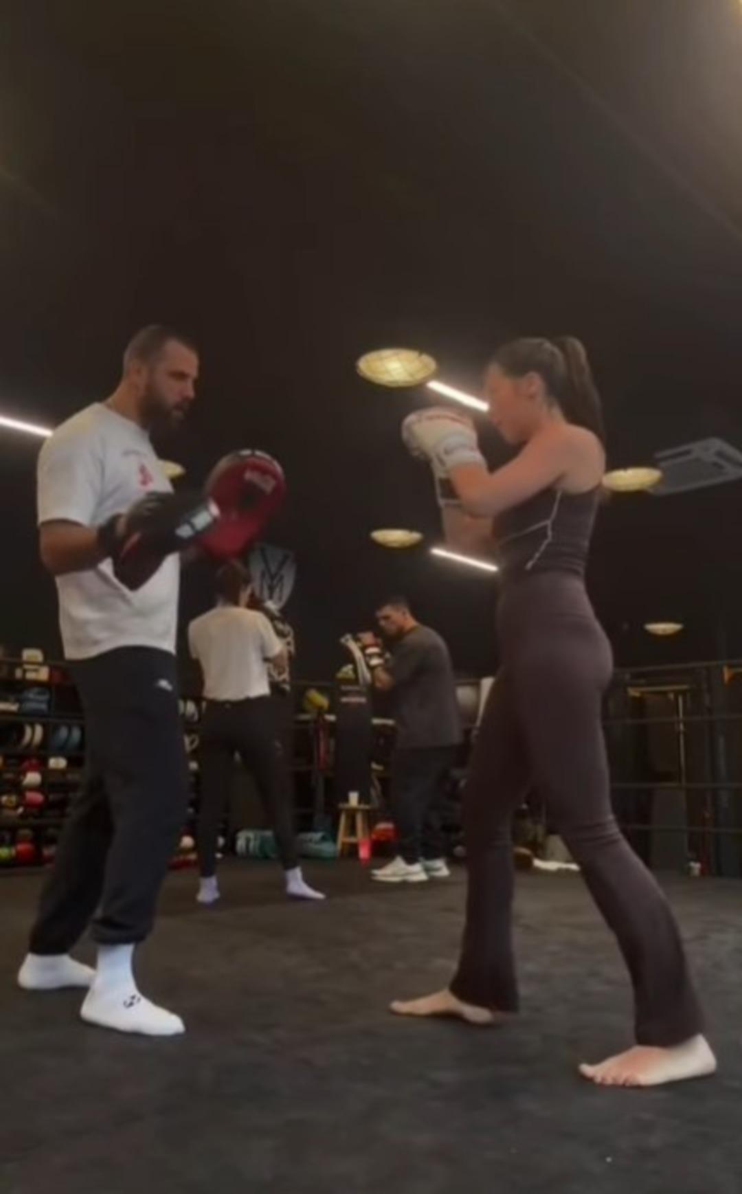 H&uuml;lya Avşar ın kızı Zehra ringe &ccedil;ıktı! G&ouml;ren herkes aynı şeyi s&ouml;yledi 2