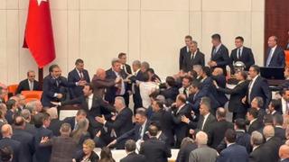 Gürlek ve Çiftçi için Meclis'te yemin töreni!  CHP'li vekiller protesto etti, yumruklu kavga çıktı