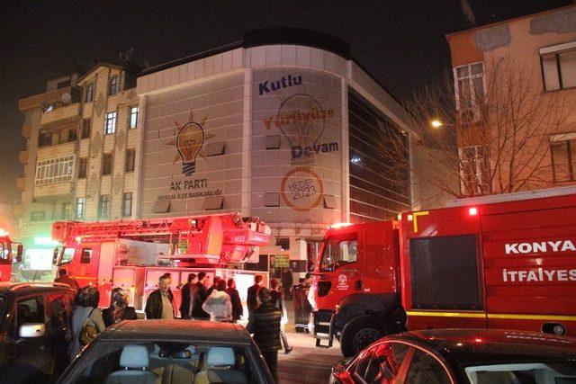 AK Parti ilçe binasında yangın paniği