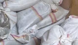 Arnavutk&ouml;y&rsquo;de depoya baskın: 1 ton ka&ccedil;ak t&uuml;t&uuml;n ele ge&ccedil;irildi, 1 g&ouml;zaltı