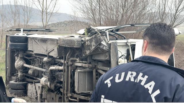 Tokat&rsquo;ta &ouml;ğrenci servisi otomobille &ccedil;arpıştı: 6 &ouml;ğrenci yaralandı 2