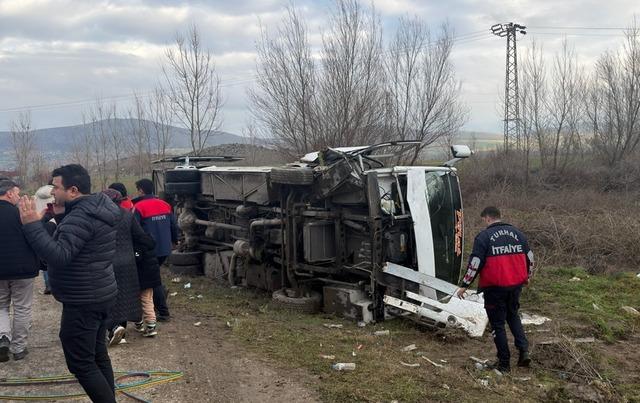 Tokat&rsquo;ta &ouml;ğrenci servisi otomobille &ccedil;arpıştı: 6 &ouml;ğrenci yaralandı 1