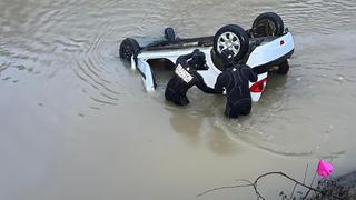 Trabzon'da göle devrilen otomobilin sürücüsü yaralandı
