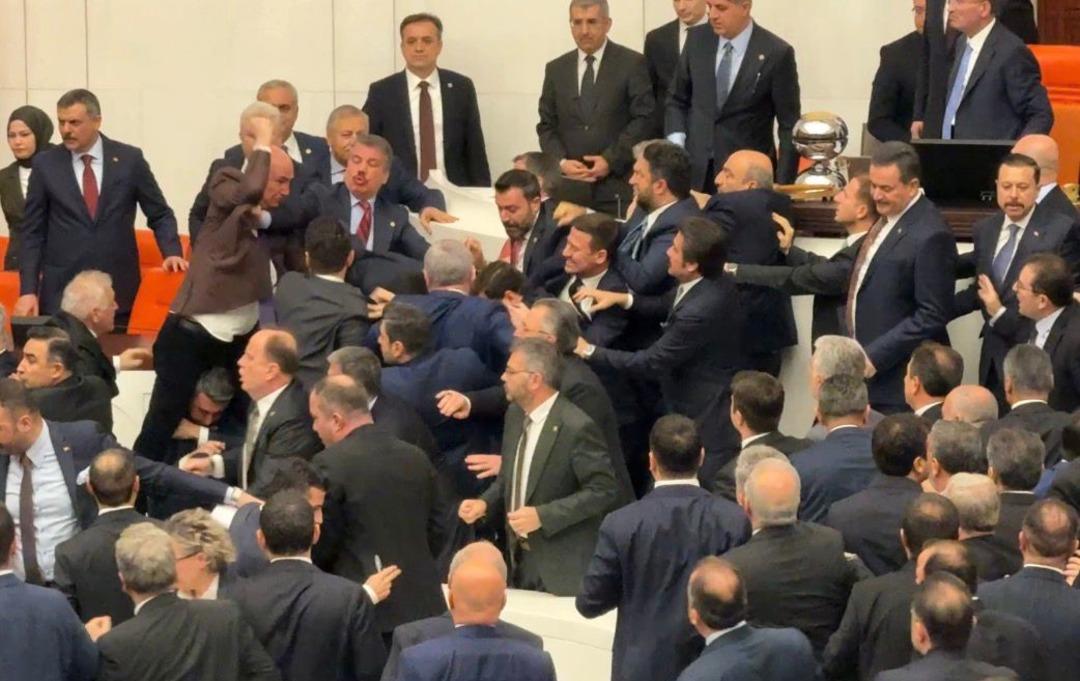 6 lı masa sil baştan: Ahmet Davutoğlu yeni ittifakın fitilini ateşledi 1