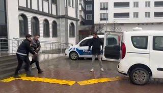 Iğdır'da bı&ccedil;aklı saldırıya uğrayan kız &ouml;ğrenci yaralandı