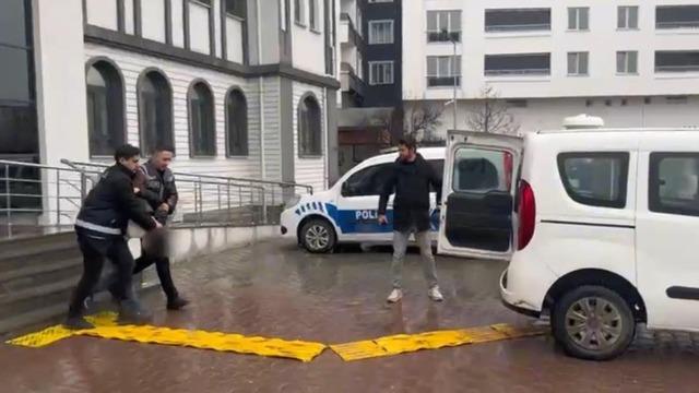 Iğdır'da bıçaklı saldırıya uğrayan kız öğrenci yaralandı