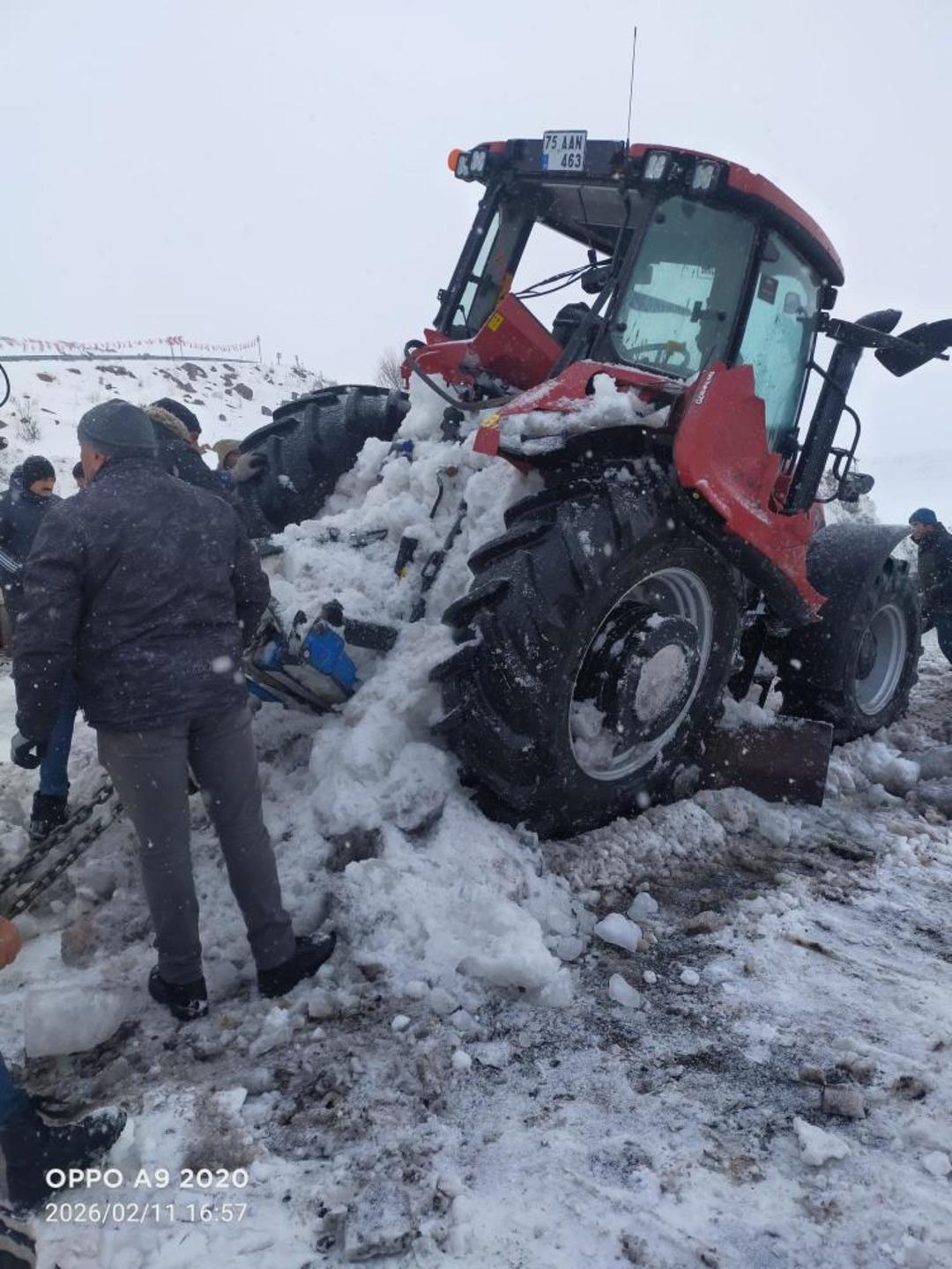 &Ccedil;ıldır G&ouml;l&uuml; ne g&ouml;m&uuml;len iş makinası &ccedil;ıkarıldı 2