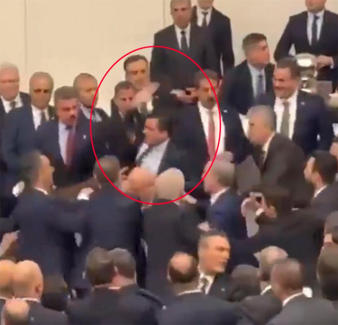 TBMM deki Osman G&ouml;k&ccedil;ek-Mahmut Tanal kavgasına Melih G&ouml;k&ccedil;ek ten paylaşım: "Nakavt" 2