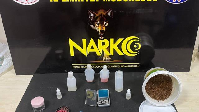 Düzce'de uyuşturucu operasyonlarında yakalanan 2 zanlı tutuklandı