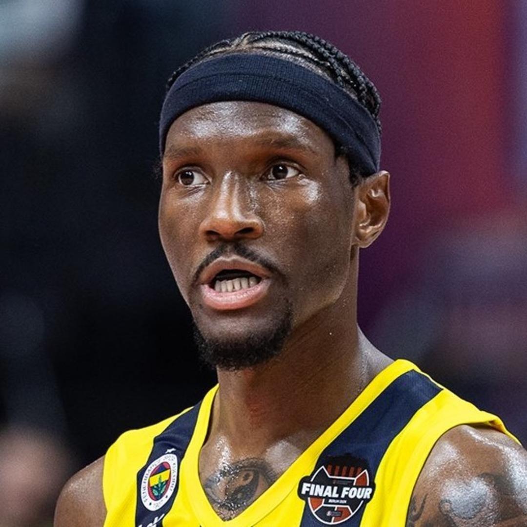 Ergin Ataman Fenerbah&ccedil;e nin elinden yıldız ismi kapıyor! Nigel Hayes-Davis bombası 1