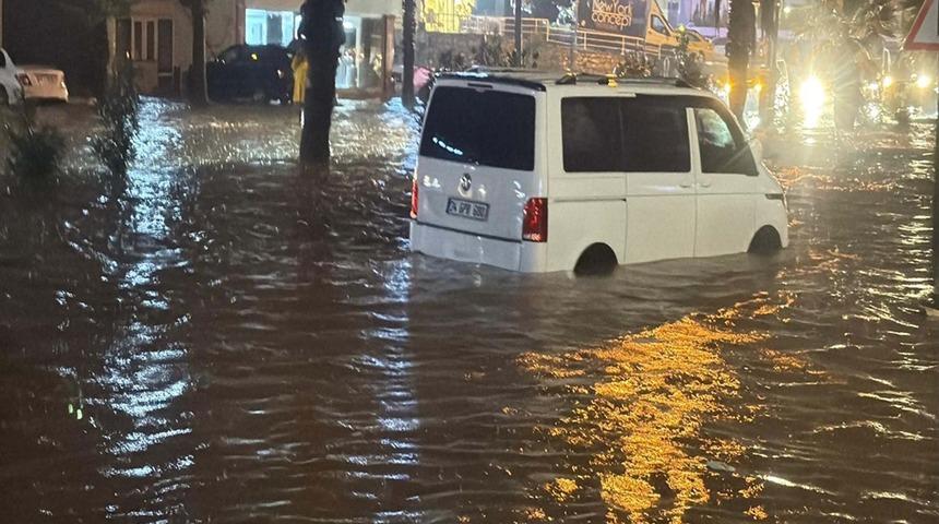 Bodrum&rsquo;da yağış uyarısının ardından okullara 1 g&uuml;n ara verildi