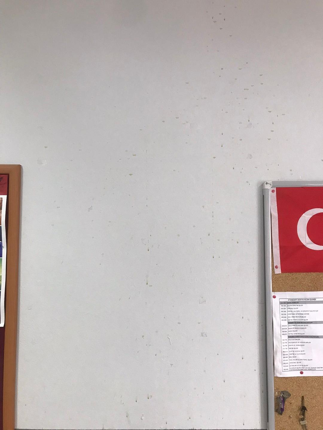 &Ouml;ğretmen &ouml;ğretmene bunu yapar mı? Bu kadarına pes: Kaynar &ccedil;ayı y&uuml;z&uuml;ne fırlatıp... 3