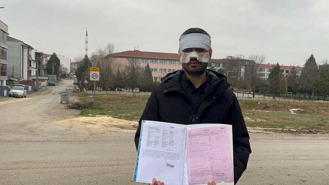 &Ouml;ğretmen &ouml;ğretmene bunu yapar mı? Bu kadarına pes: Kaynar &ccedil;ayı y&uuml;z&uuml;ne fırlatıp... 5