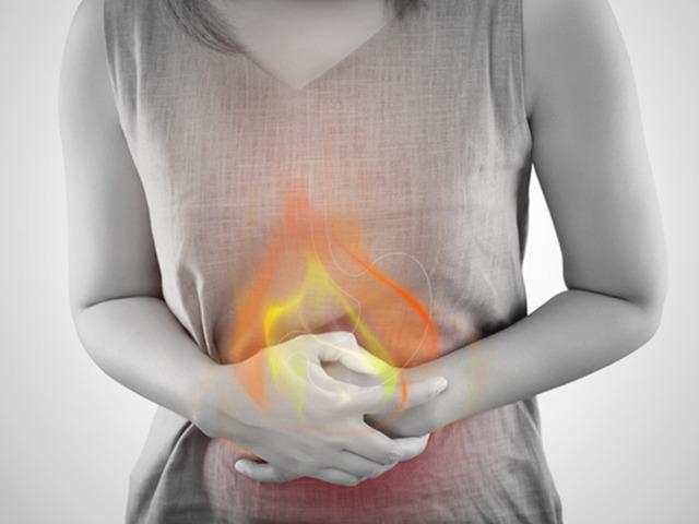 Refl&uuml;y&uuml; tetikleyen iki gizli d&uuml;şman! Mideyi alev alev yakıyor