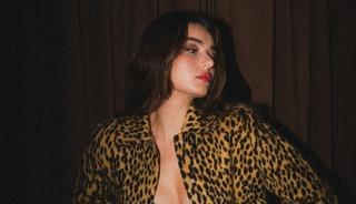 Yeni rol&uuml; i&ccedil;in tesett&uuml;re girdi! Son haline yorum yağdı