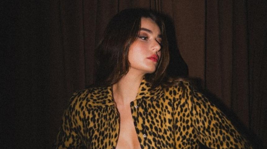 Ay&ccedil;a Ayşin Turan yeni rol&uuml; i&ccedil;in tesett&uuml;re girdi! Son haline yorum yağdı