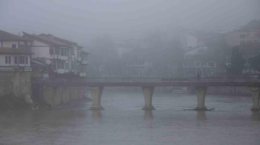 Amasya&rsquo;da yoğun sis etkili oldu