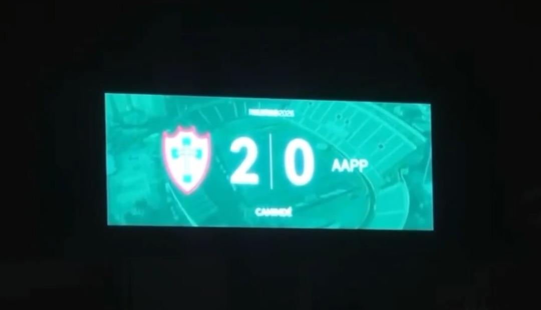 Ezeli rekabette "yok artık" dedirten olay! Rakibi k&uuml;me d&uuml;şt&uuml;, stadyumda "cenaze t&ouml;reni" d&uuml;zenlediler 2