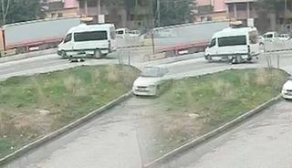 Ters y&ouml;ne girip d&ouml;nmeye &ccedil;alıştı: Gen&ccedil; motosikletlinin son anları kamerada!