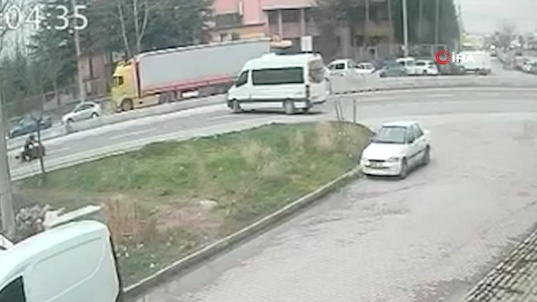 Ters y&ouml;ne girip d&ouml;nmeye &ccedil;alıştı: Gen&ccedil; motosikletlinin son anları kamerada! 1