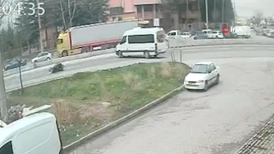 Ters y&ouml;ne girip d&ouml;nmeye &ccedil;alıştı: Gen&ccedil; motosikletlinin son anları kamerada! 2