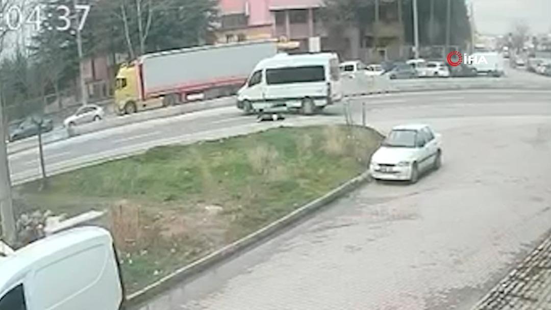 Ters y&ouml;ne girip d&ouml;nmeye &ccedil;alıştı: Gen&ccedil; motosikletlinin son anları kamerada! 5