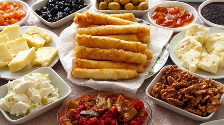 Sahurda t&uuml;ketmeyin! Susuzluğu iki katına &ccedil;ıkarıyor