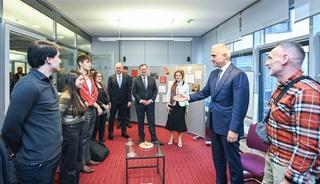 Bakan Ersoy Berlin&rsquo;de T&uuml;rk&ccedil;e &ouml;ğrenen gen&ccedil;lerle buluştu