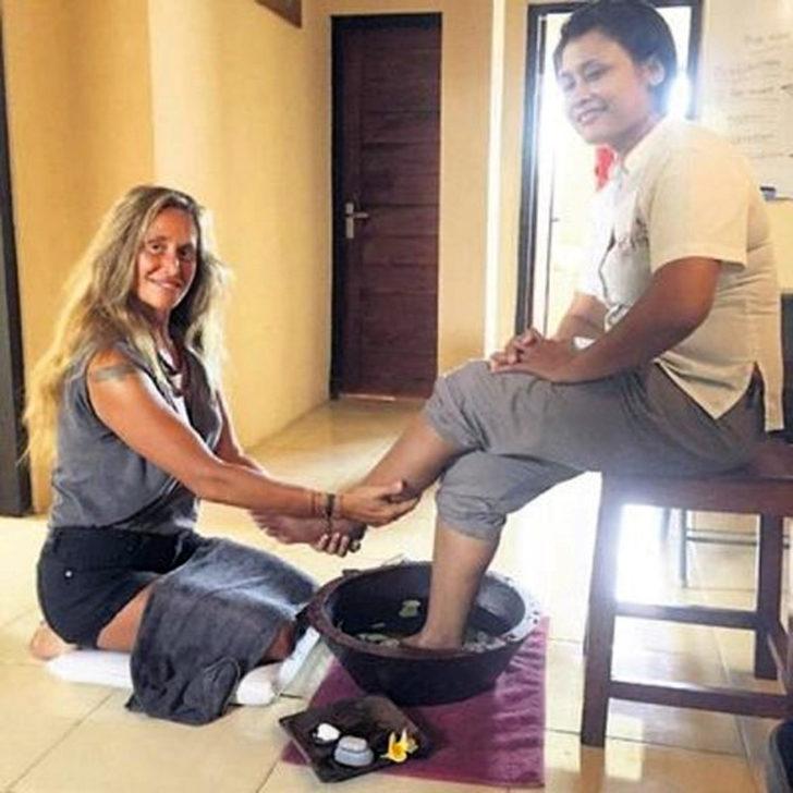 İstanbul'un sosyetik ismi saati 10 dolara masaj yapıyor! G3