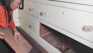 Şifonyerin altından yeraltı demiryolu ge&ccedil;idi &ccedil;ıktı