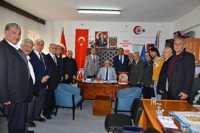 Vali Necati Şentürk, şehit ve gazi derneklerine veda ziyaretleri yaptı