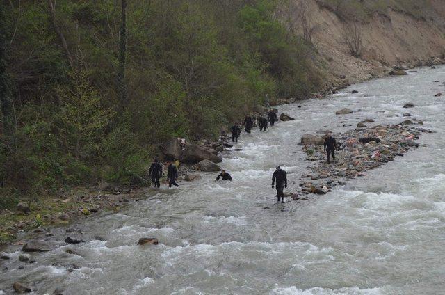 Kayıp polisi arama çalışmaları 6 gündür karadan ve havadan sürüyor