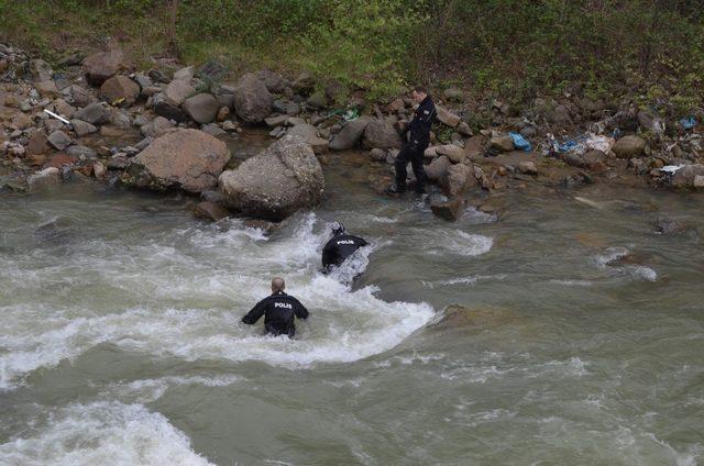 Kayıp polisi arama çalışmaları 6 gündür karadan ve havadan sürüyor