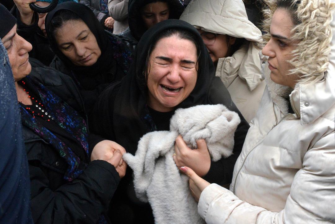 Cenazede y&uuml;rek yakan anlar! Ayrılmak istediği sevgilisi otomobilde boğarak &ouml;ld&uuml;rm&uuml;şt&uuml;...  2