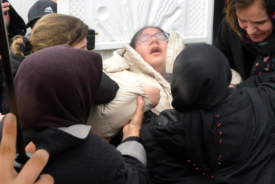 Cenazede y&uuml;rek yakan anlar! Ayrılmak istediği sevgilisi otomobilde boğarak &ouml;ld&uuml;rm&uuml;şt&uuml;...  3