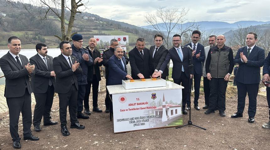 Zonguldak'ta a&ccedil;ık cezaevi h&uuml;k&uuml;ml&uuml;leri cami yapımında g&ouml;rev alacak