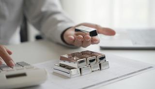 G&uuml;m&uuml;ş fiyatları i&ccedil;in uzmanlardan uyarı! 'Ger&ccedil;ek değerinin &uuml;zerinde'