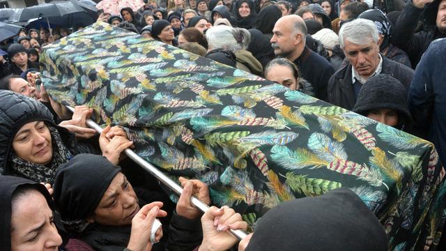 Cenazede yürek yakan anlar!