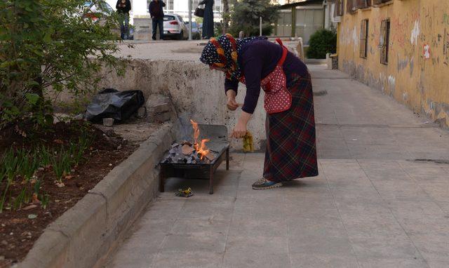 Mahallenin 'Kebapçı bacısı', erkek ustalara rakip oldu