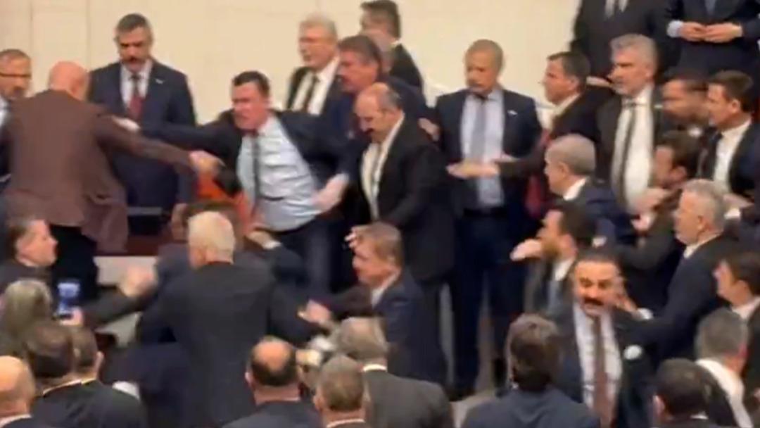 Kurtulmuş tan Meclis teki yumruklu kavgaya tepki: "Anayasa ya aykırı bir teşebb&uuml;s olarak kayıtlara d&uuml;şm&uuml;şt&uuml;r" 1