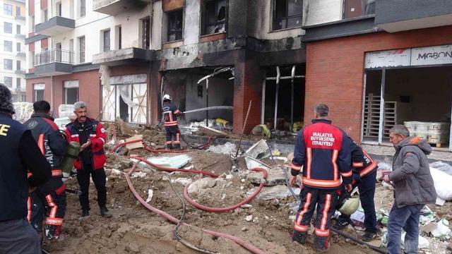 Malatya&rsquo;da şantiyede korkutan yangın 5