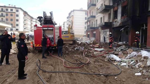 Malatya&rsquo;da şantiyede korkutan yangın 3