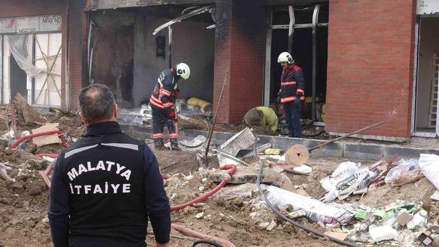 Malatya&rsquo;da şantiyede korkutan yangın 2