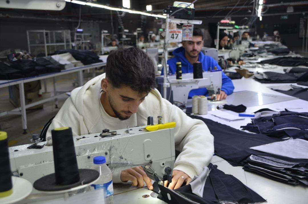 İş&ccedil;i olarak başladı fabrikat&ouml;r oldu! 11 &uuml;lkeye g&ouml;nderiyor, 1300 tane &uuml;retiyor 2