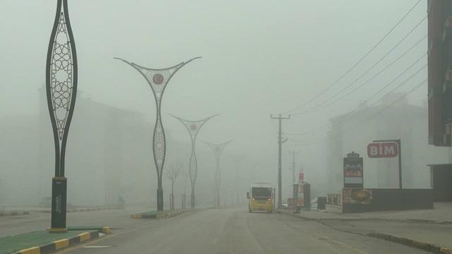 Yoğun sisten kaybolan yapılar dronla g&ouml;r&uuml;nt&uuml;lendi 3