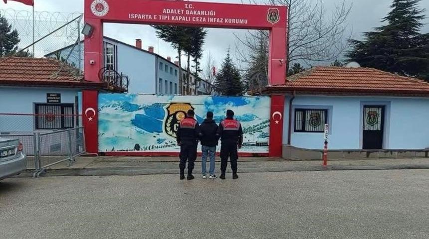 Isparta&rsquo;da 18 su&ccedil;tan 27 yıl 9 ay hapis cezası bulunan şahıs yakalandı